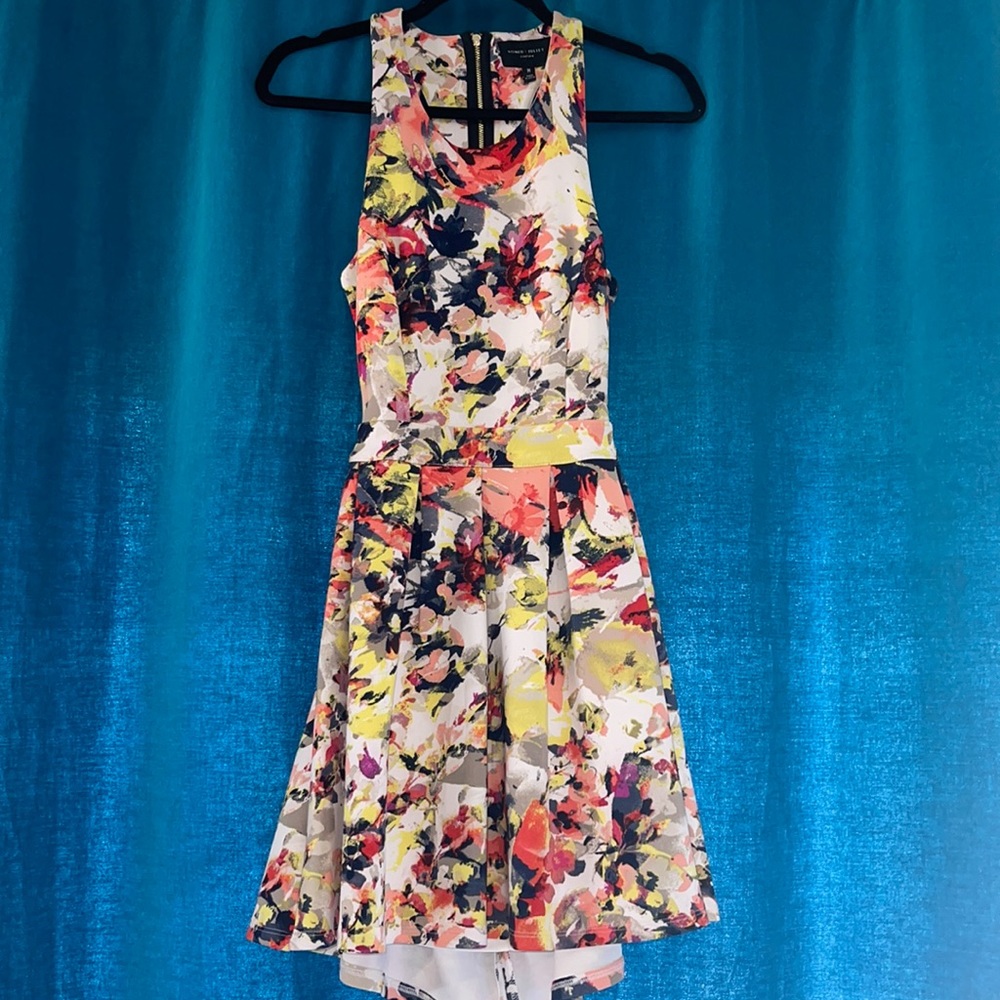 Cut out back dual zip mini dress size M Romeo & Juliet cities great condition